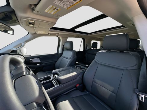 New 2025 Ford Expedition Active image 15