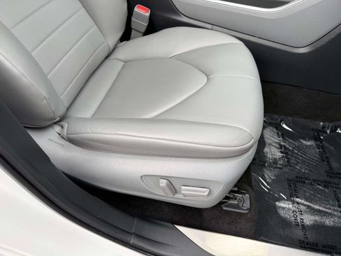 Used 2023 Toyota Highlander XLE AWD/4WD image 15