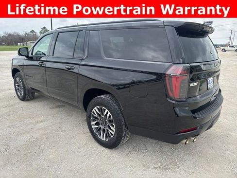 Used 2025 Chevrolet Suburban Z71 image 4
