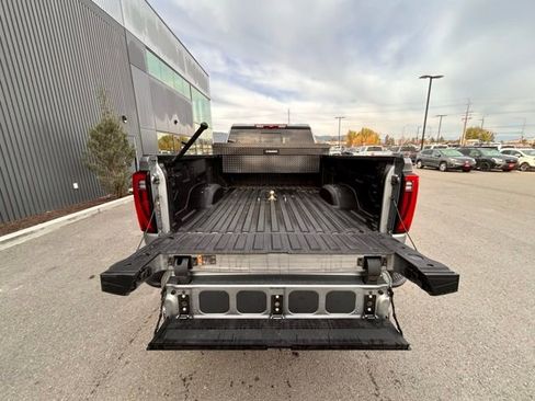 Used 2025 GMC Sierra 3500 SLT w/ SLT Premium Package image 9
