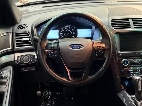 Used 2016 Ford Explorer XLT w/ Equipment Group 202A FWD image 7