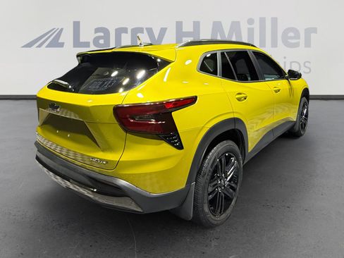 Used 2024 Chevrolet Trax ACTIV w/ Sunroof Package image 5