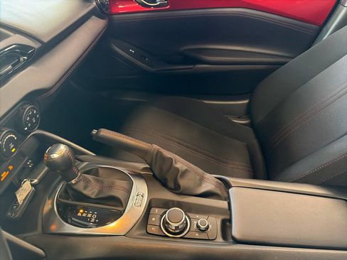 Used 2016 MAZDA MX-5 Miata Club RWD image 18