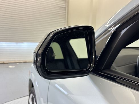 Used 2026 BMW X2 xDrive28i w/ M Sport Package AWD/4WD image 21