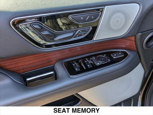 Used 2024 Lincoln Navigator Reserve image 11