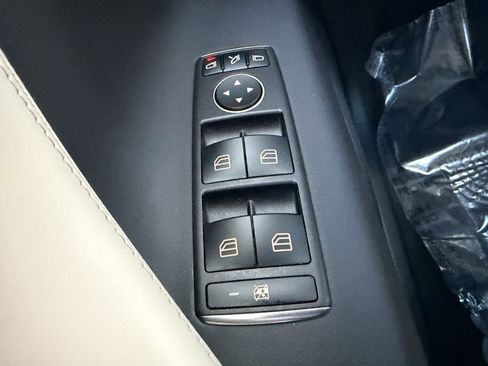 Used 2019 Tesla Model X 75D image 28