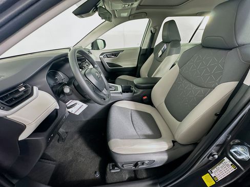 Used 2025 Toyota RAV4 XLE w/ Convenience Package FWD image 13