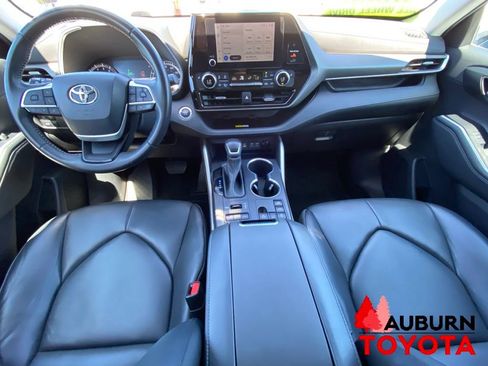 Used 2023 Toyota Highlander XLE AWD/4WD image 32