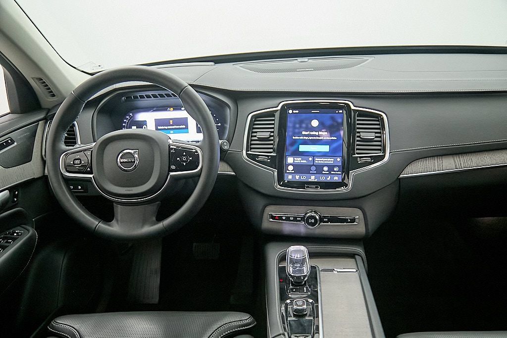 Certified 2024 Volvo XC90 T8 Ultimate w/ Protection Package Premier AWD/4WD image 28