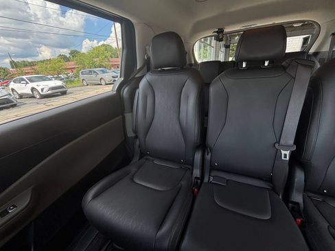 Used 2026 Kia Carnival FWD image 37