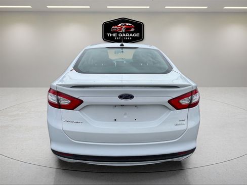Used 2016 Ford Fusion SE w/ Equipment Group 201A image 3