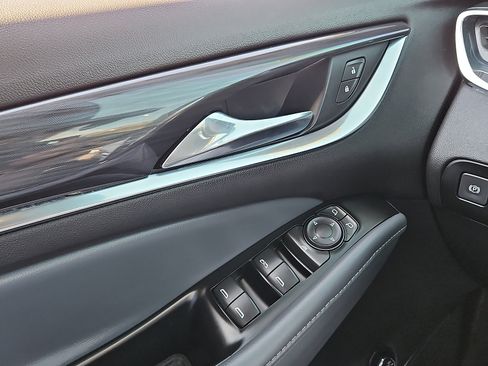 Used 2023 Buick Enclave Essence w/ Sport Touring Edition image 20