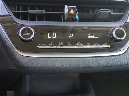 Used 2021 Toyota Corolla LE image 27