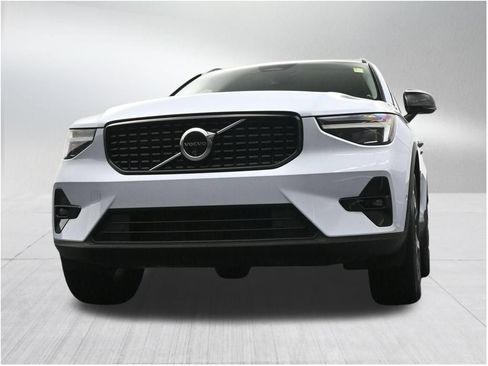 Used 2024 Volvo XC40 B5 Plus w/ Climate Package AWD/4WD image 29