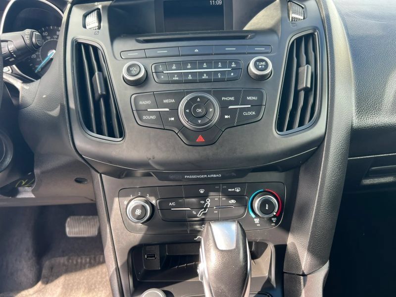 Used 2016 Ford Focus SE FWD image 25