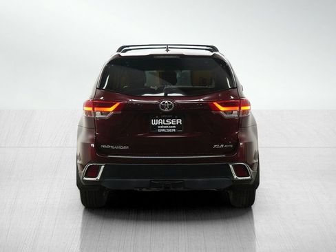 Used 2018 Toyota Highlander XLE AWD/4WD image 4