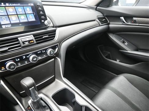 Used 2018 Honda Accord EX image 29