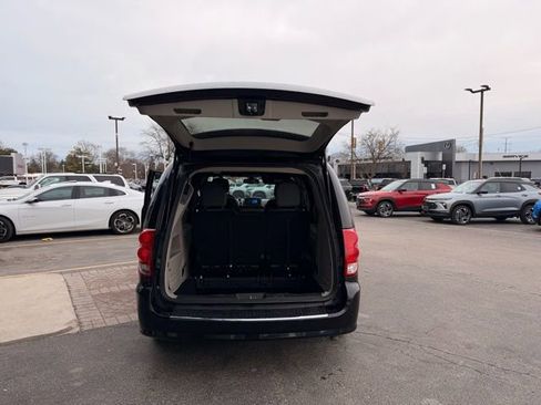 Used 2019 Dodge Grand Caravan SXT image 29