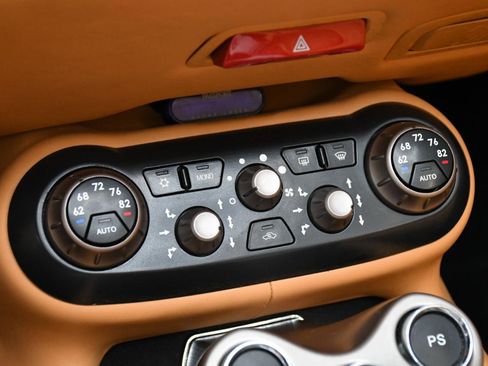 Used 2014 Ferrari California RWD image 34