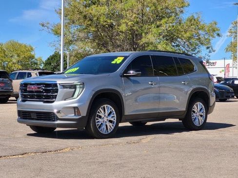Used 2024 GMC Acadia Elevation w/ Luxury Package AWD/4WD image 2