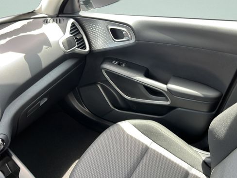 Certified 2025 Kia Soul LX w/ LX Technology Package FWD image 16