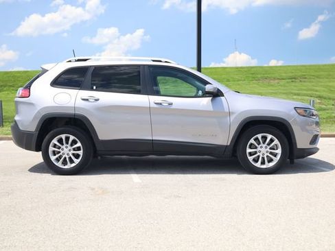Used 2020 Jeep Cherokee Latitude FWD image 4