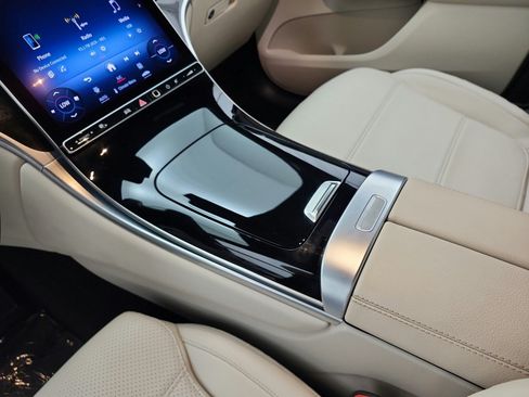 Used 2024 Mercedes-Benz GLC 300 image 11