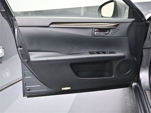 Used 2016 Lexus ES 300h image 22