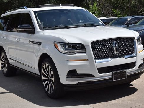 Used 2022 Lincoln Navigator Reserve AWD/4WD image 4