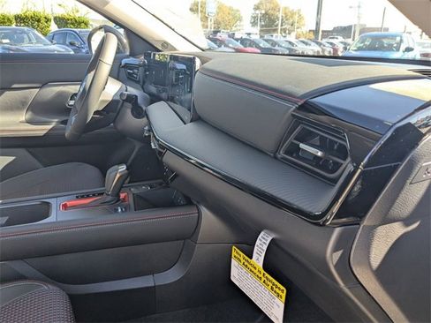 New 2026 Nissan Kicks SR image 33