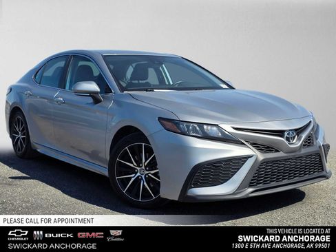 Used 2024 Toyota Camry SE FWD image 1
