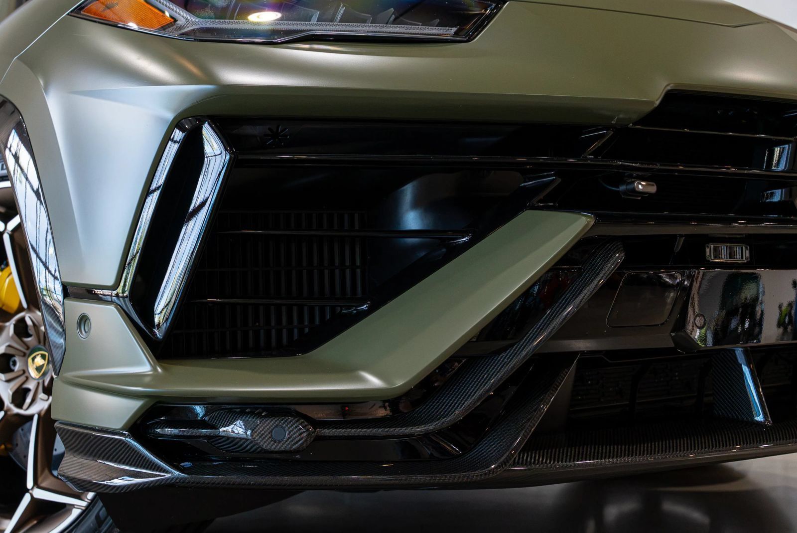 Used 2023 Lamborghini Urus Performante AWD/4WD image 5
