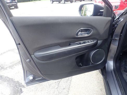 Used 2017 Honda HR-V EX image 9