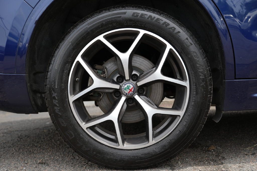 Used 2021 Alfa Romeo Stelvio Ti AWD/4WD image 11