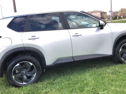 Used 2025 Nissan Rogue SV image 8