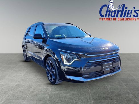 Certified 2023 Kia Niro EX Touring image 3