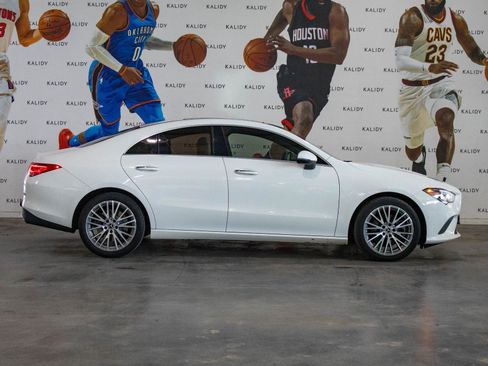 Used 2021 Mercedes-Benz CLA 250 4MATIC w/ Premium Package image 18