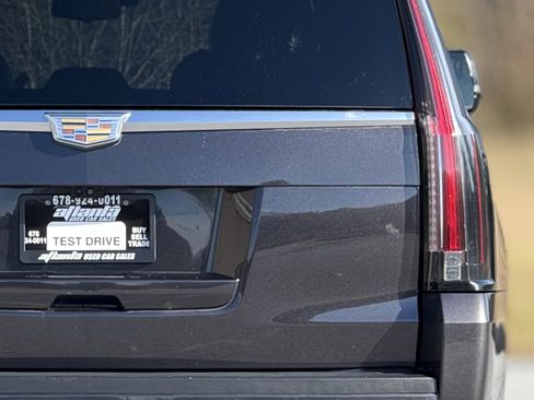 Used 2017 Cadillac Escalade Premium Luxury image 16