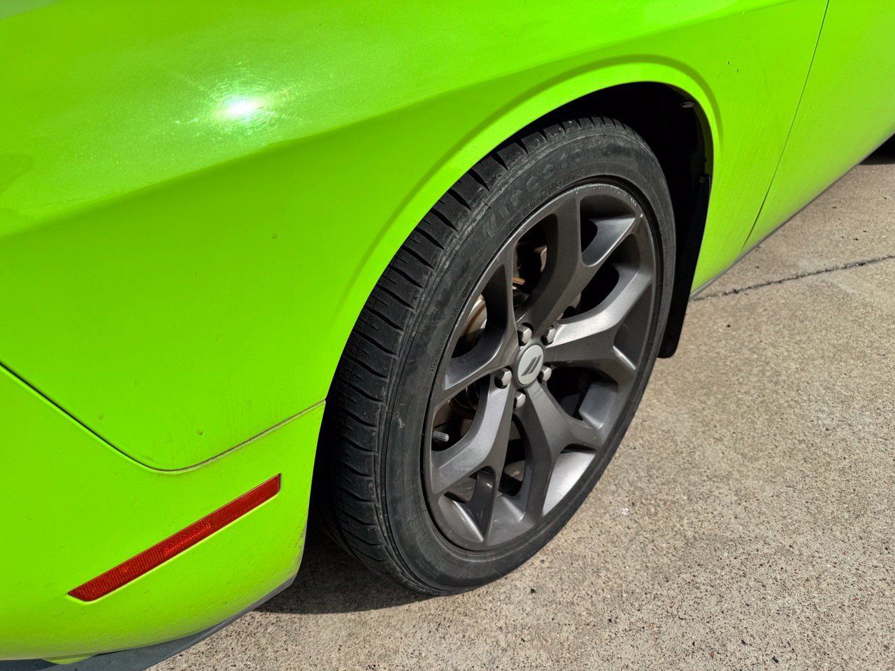 Used 2015 Dodge Challenger R/T RWD image 1