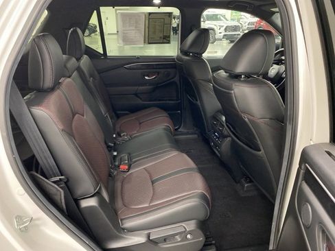 Used 2025 Honda Pilot Black Edition image 12