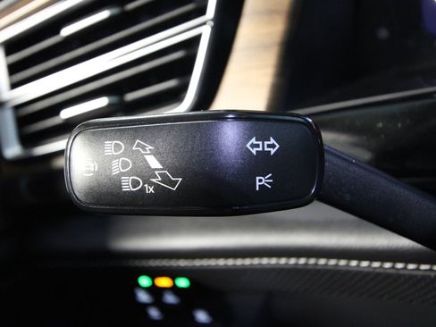 Used 2025 Volkswagen Atlas SE image 12