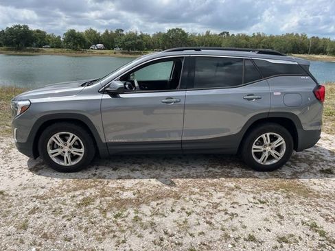 Used 2020 GMC Terrain SLE w/ Driver Convenience Package image 4