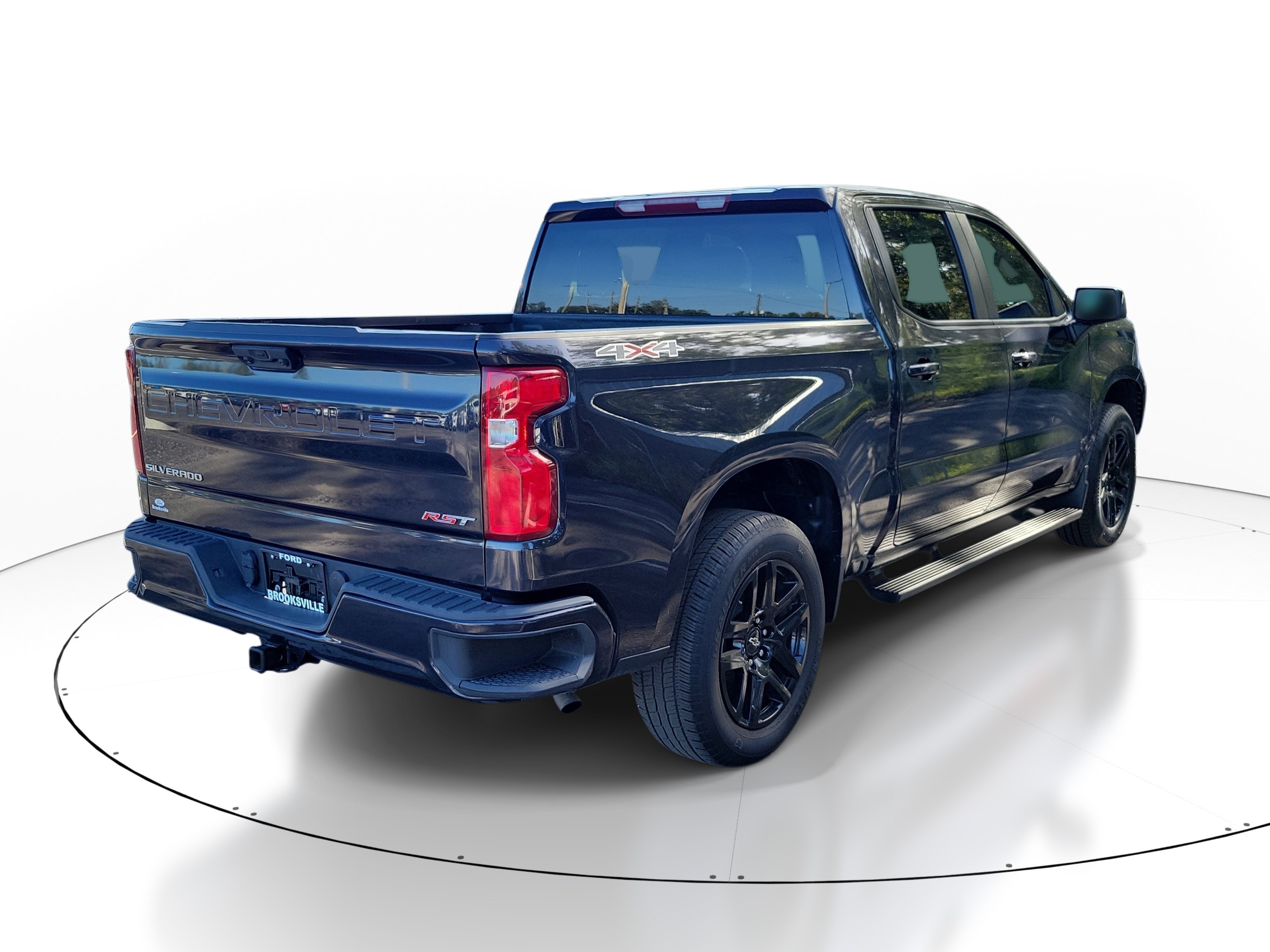 Used 2024 Chevrolet Silverado 1500 RST AWD/4WD image 2
