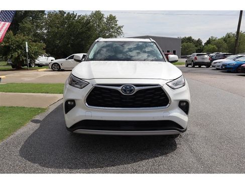 Used 2021 Toyota Highlander Platinum FWD image 11