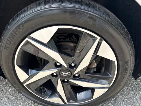 Used 2023 Hyundai Elantra SEL w/ Convenience Package FWD image 9