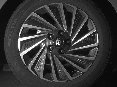 Used 2025 Hyundai Sonata SEL FWD image 15