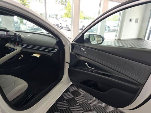New 2026 Hyundai Elantra Limited FWD image 38