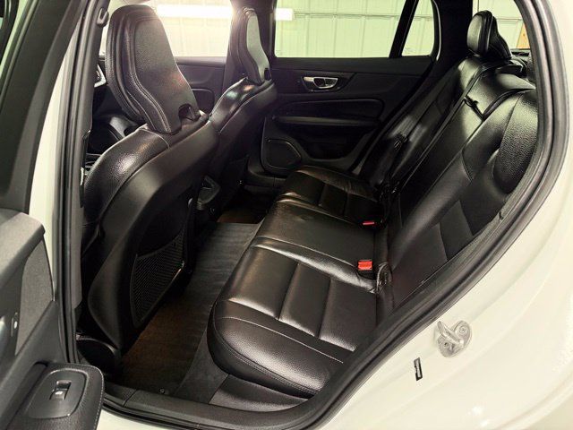 Used 2022 Volvo V60 T5 Cross Country w/ Advanced Package AWD/4WD image 11