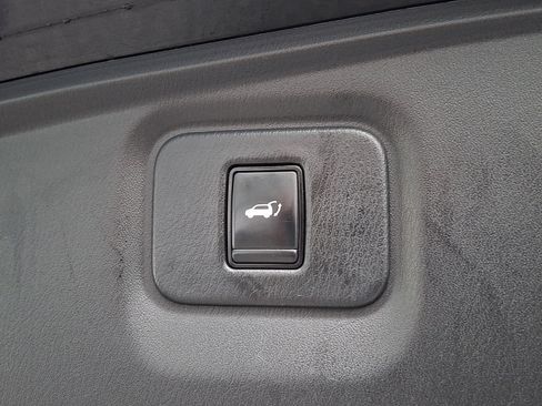 Used 2019 Nissan Pathfinder SL AWD/4WD image 33