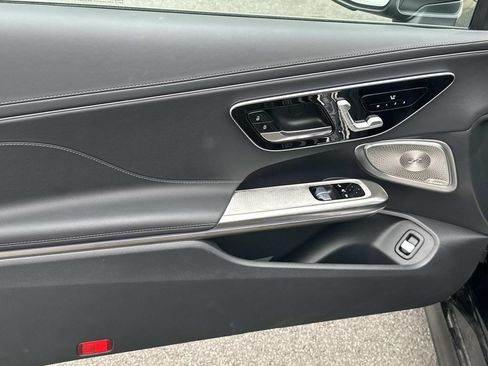 Used 2025 Mercedes-Benz CLE 300 4MATIC Coupe image 18